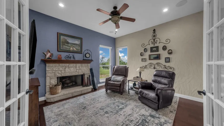 Cleburne, TX 76033