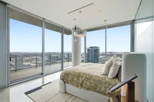 Dallas, TX 75201