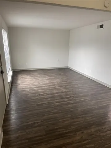 Dallas, TX 75220