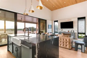 Glen Rose, TX 76690