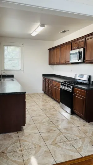 Dallas, TX 75226