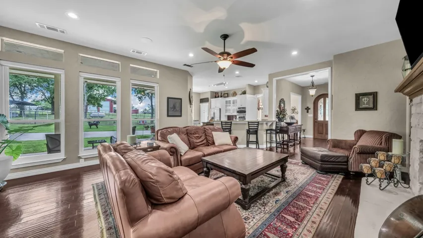 Cleburne, TX 76033