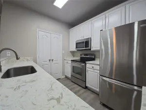 Euless, TX 76039