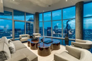 Dallas, TX 75201