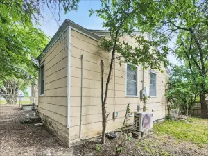 River Oaks, TX 76114