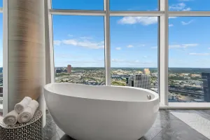 Dallas, TX 75201