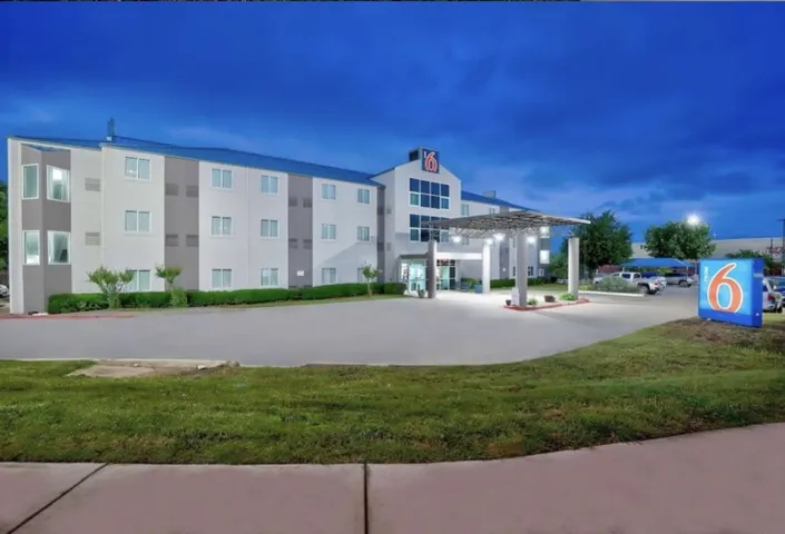 Benbrook, TX 76126