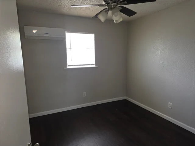 Dallas, TX 75210