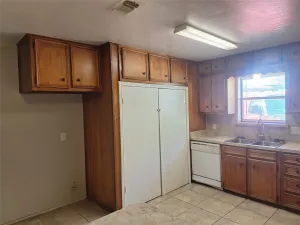 Everman, TX 76140