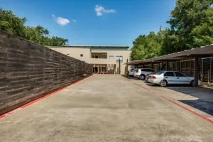 Dallas, TX 75206