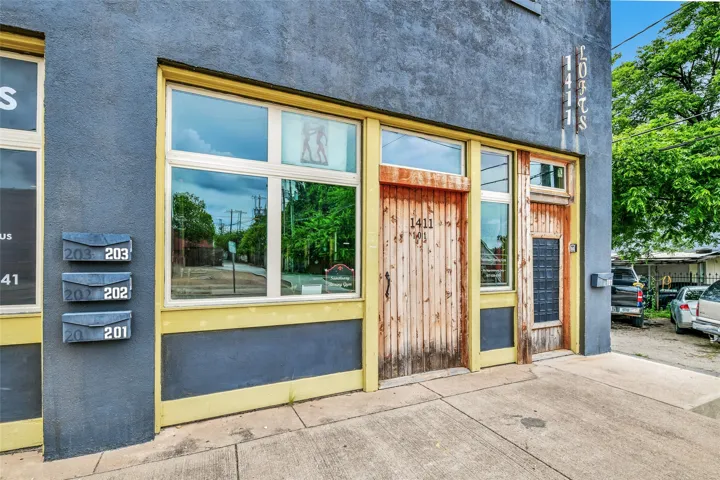 Fort Worth, TX 76105