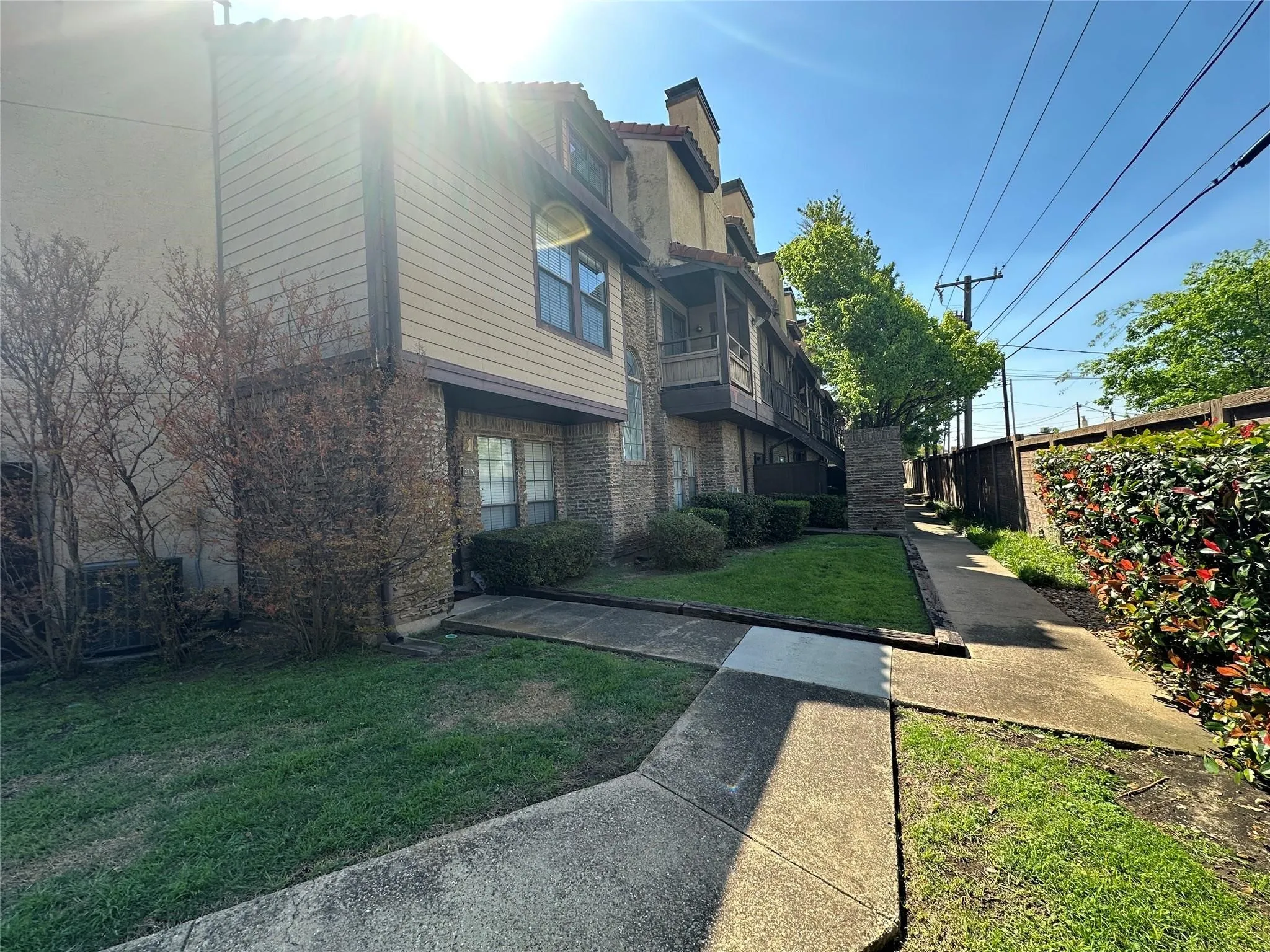 Dallas, TX 75206
