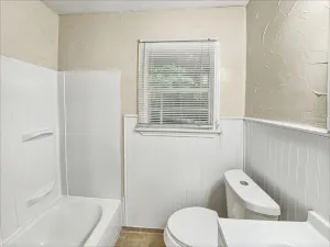 River Oaks, TX 76114