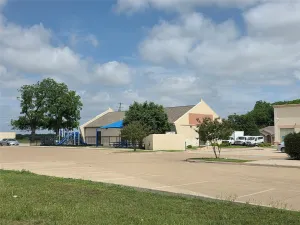 Grand Prairie, TX 75052