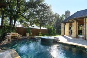 Dallas, TX 75225
