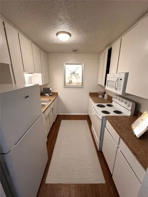 Benbrook, TX 76116