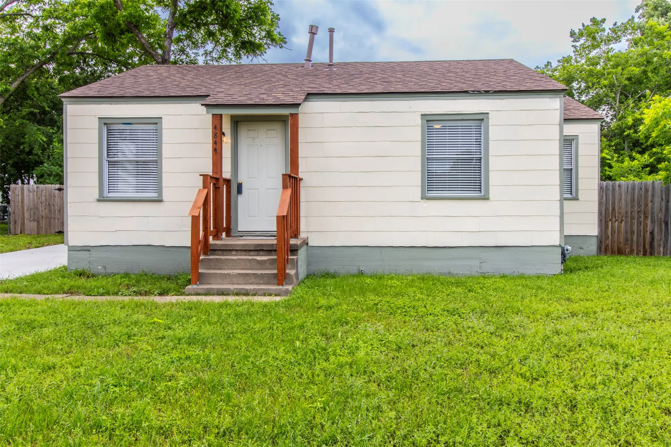 River Oaks, TX 76114