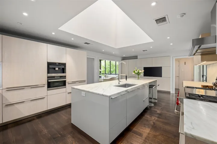 Westover Hills, TX 76107